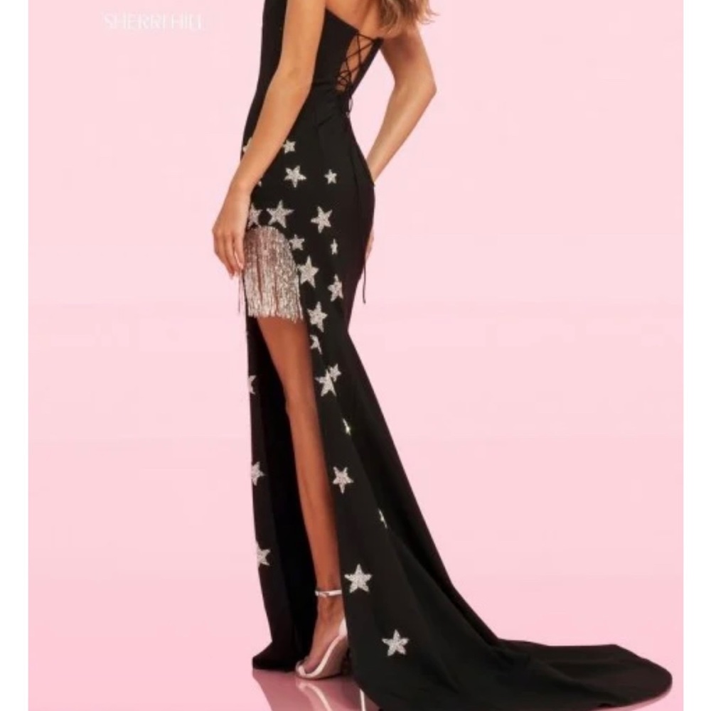 Beautiful unique sherri hill prom dress